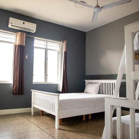 Brannic Lodge Accra Bagian luar foto