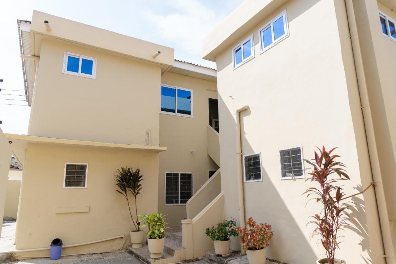 Brannic Lodge Accra Bagian luar foto