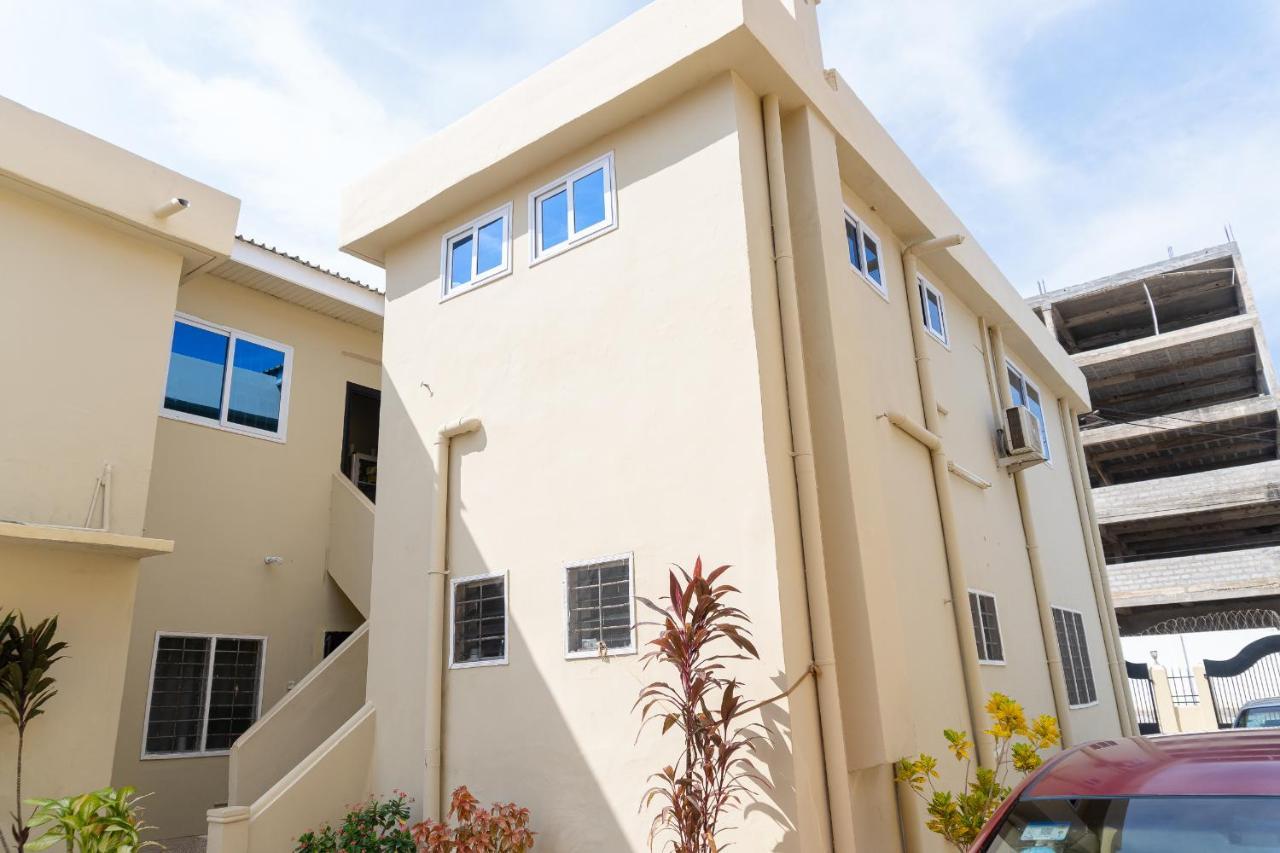 Brannic Lodge Accra Bagian luar foto