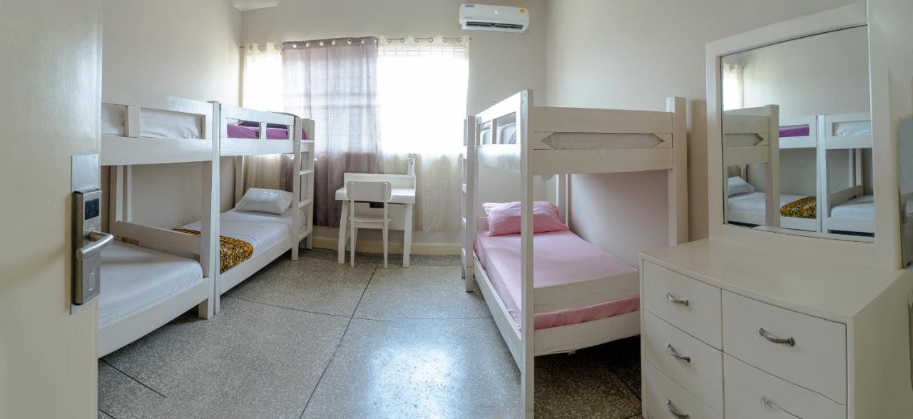 Brannic Lodge Accra Bagian luar foto